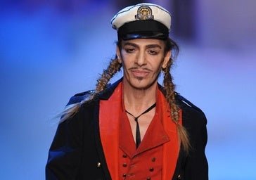 Por qué John Galliano ha renunciado a su homenaje en la Met Gala: la polémica detrás del icónico diseñador