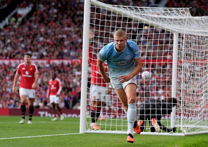 Erling Haaland celebra el 1-0 del Manchester City al United (AP).