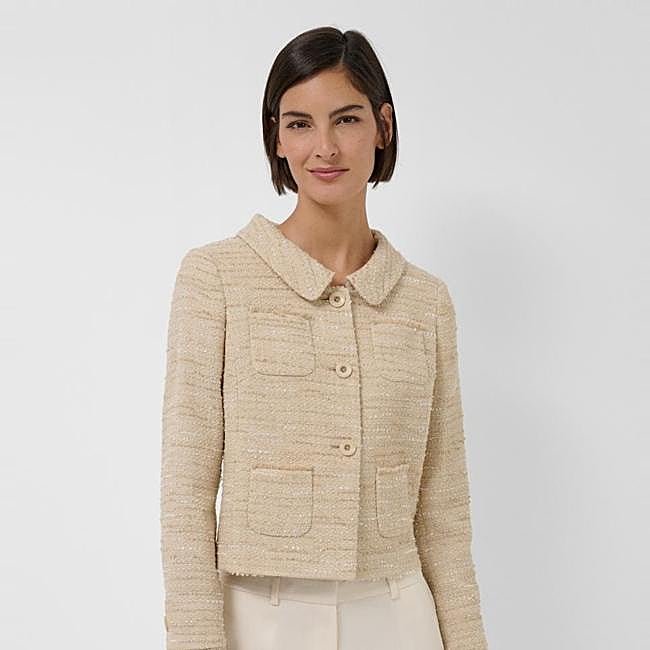 En beige con cuello bebé de Roberto Verino, 350 euros.