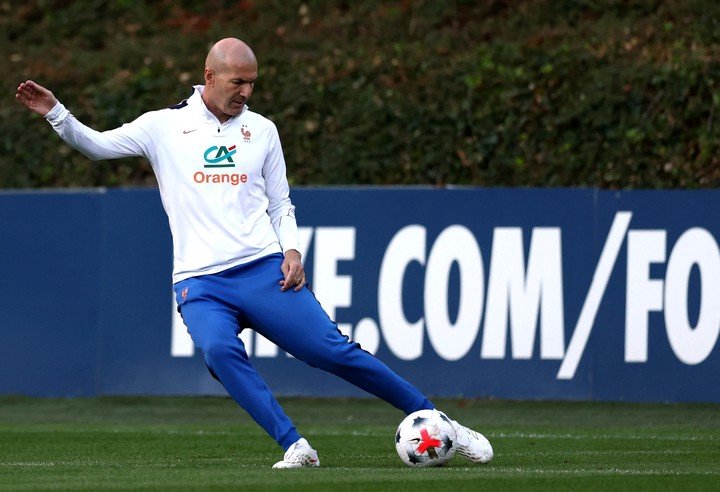 Zidane DT, como en sus mejores días como jugador. (Reuters). 
