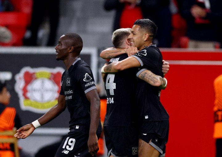 El festejo de Medina tras su gol por la Europa League.
REUTERS/Thilo Schmuelgen