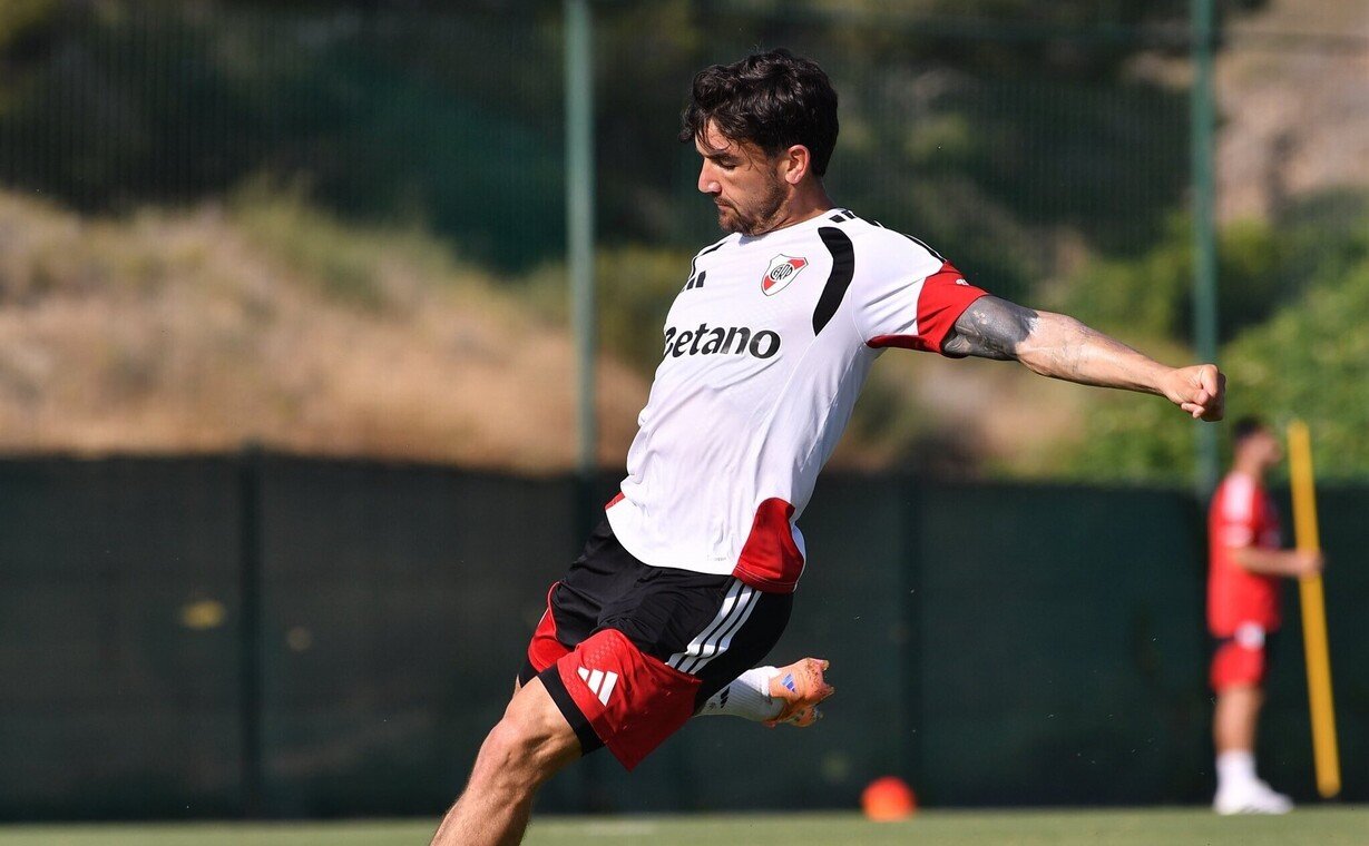 Mauro Arambarri, en la pretemporada de River en España (Prensa River).