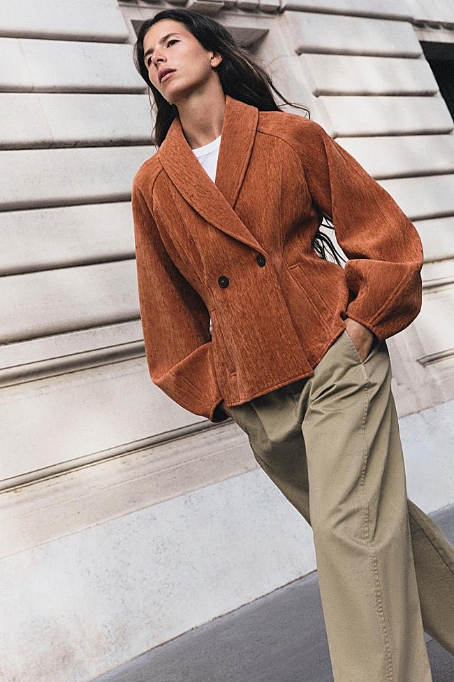 Chaqueta cruzada de Zara (69,99 euros)
