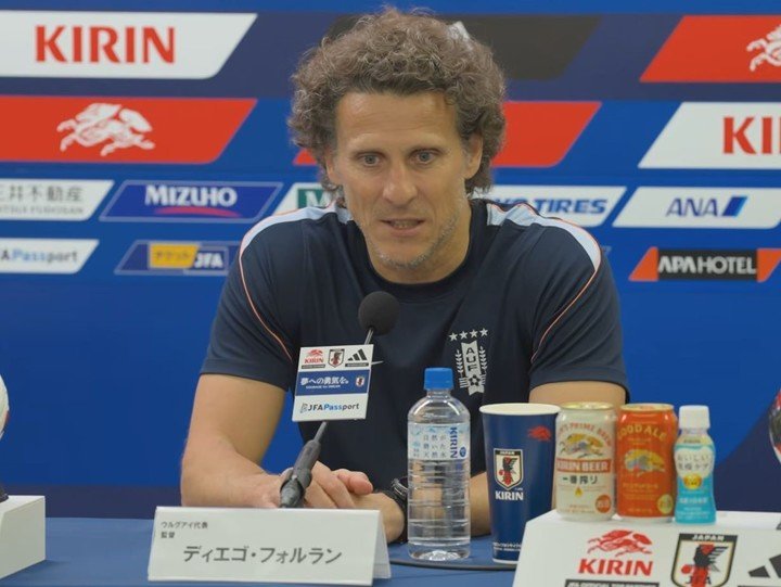 Forlán elogió a sus rivales.