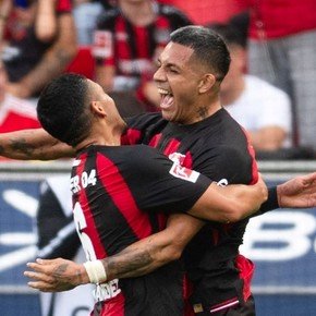 Con goles de Equi Fernández y Facundo Medina, el Bayer Leverkusen logró su primer triunfo en la Bundesliga