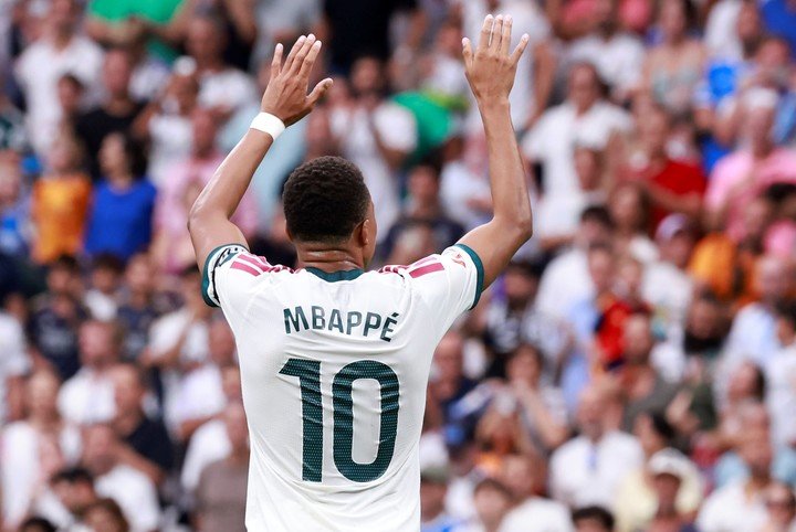 Mbappé convirtió en la goleada 4-0 ante el Málaga. EFE/ Chema Moya