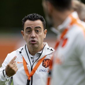 Una leyenda de Países Bajos criticó la llegada de Xavi Hernández a su selección: "Me parece extraño que..."