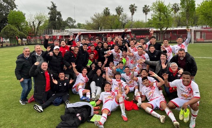 Luján ganó y volvió a la punta. (@clublujan.oficial)