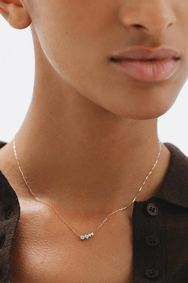 Collar de oro blanco y amarillo de 9K con cuatro diamante de Aristocrazy.
