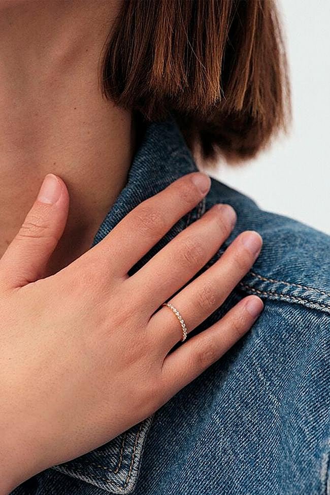 Anillo fino de plata de ley bañado en oro de Agatha.