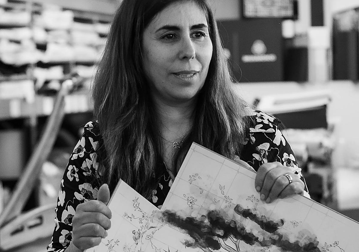 Imagen principal - La artesanía portuguesa en peligro de extinción: la marca que crea bolsos de lujo silencioso hechos a mano
