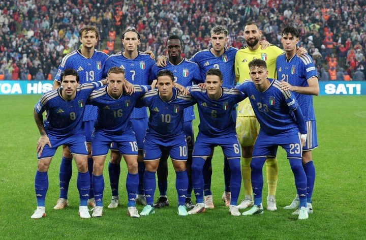 La alineación de Italia vs Turquía, con los hermanos Esposito. (Reuters)r