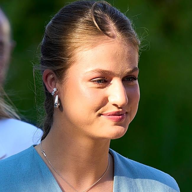La princesa Leonor con un ear cuff.