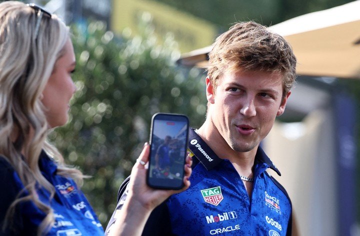 Liam Lawson con la ropa de Red Bull en Monza.