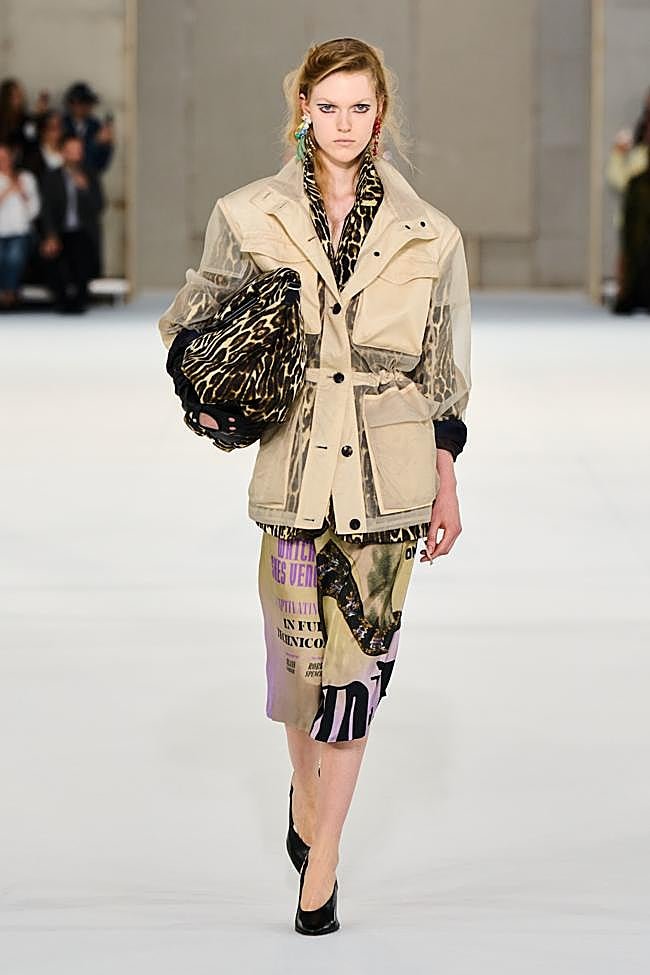 Look de Dries van Noten durante la Semana de la Moda de París.