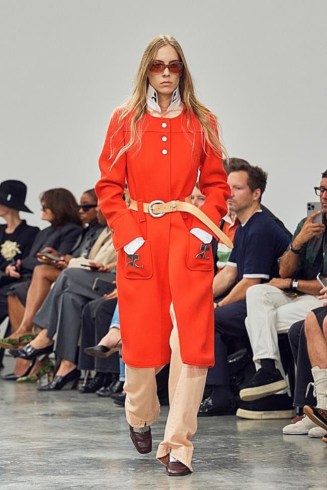 Look de Courrèges durante la Semana de la Moda de París.