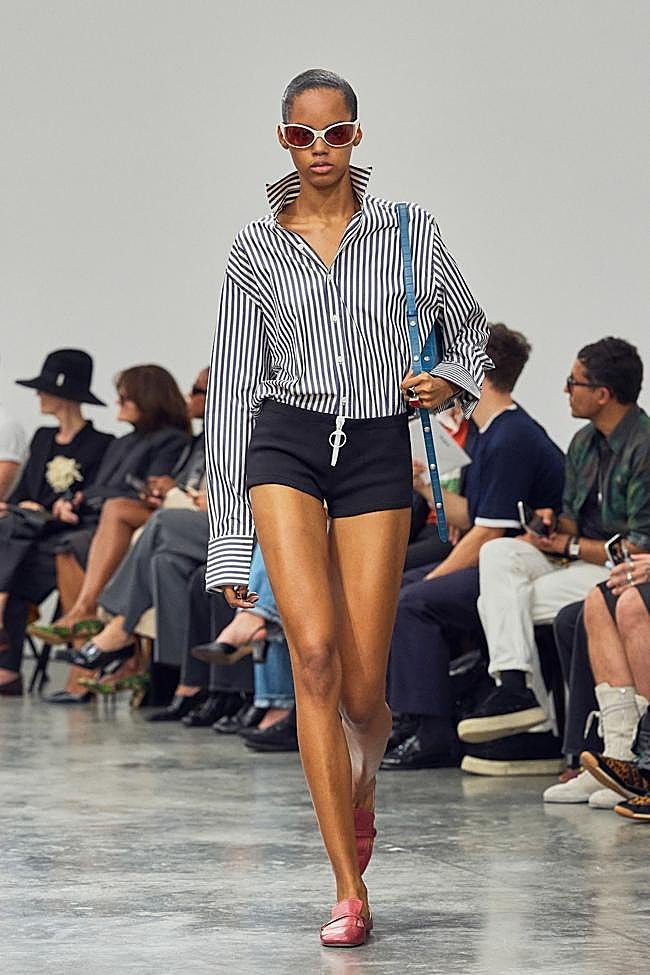 Look de Courrèges durante la Semana de la Moda de París.