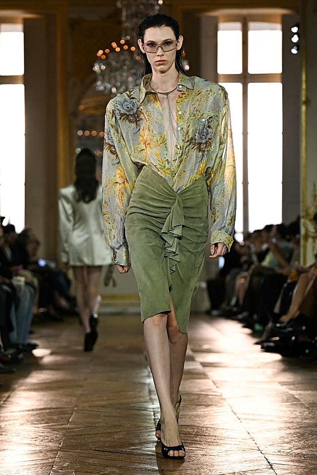 Look de Balmain durante la Semana de la Moda de París.