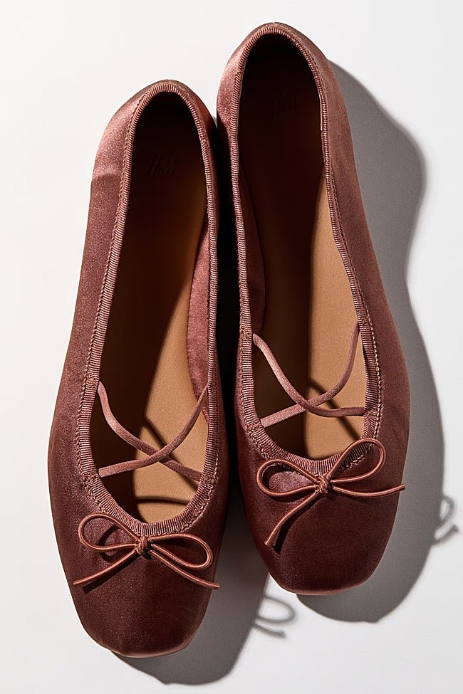 Bailarinas de satén de H&M (24,99 euros)