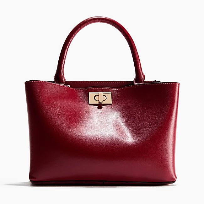 Bolso rojo oscuro de H&M (34,99 euros)