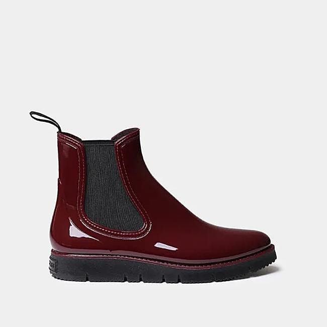 Botas de agua cortas en burdeos de Toni Pons.
