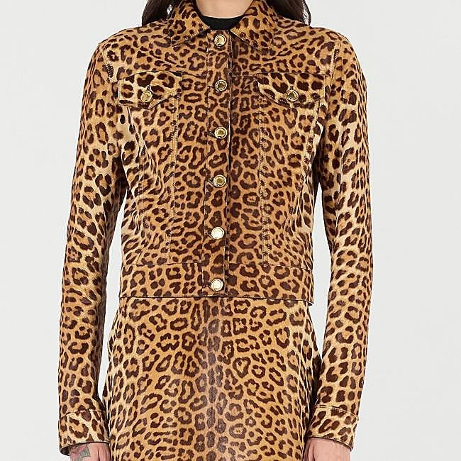 Chaqueta de leopardo de Roberto Cavalli, 2.700 euros.