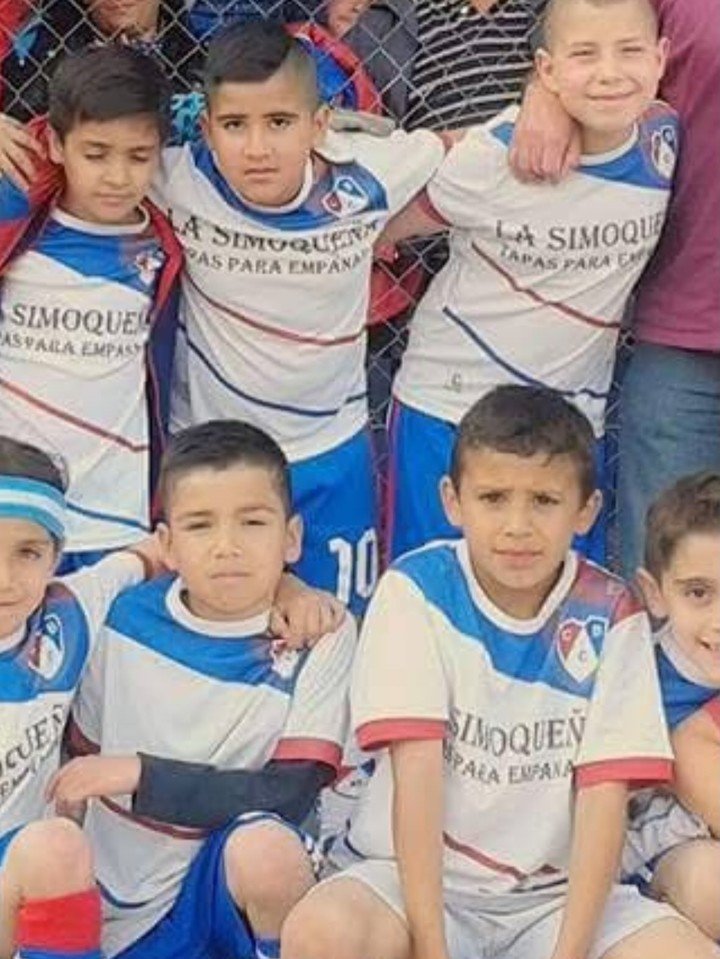 Las fotos de Leo Flores que compartió su mamá.