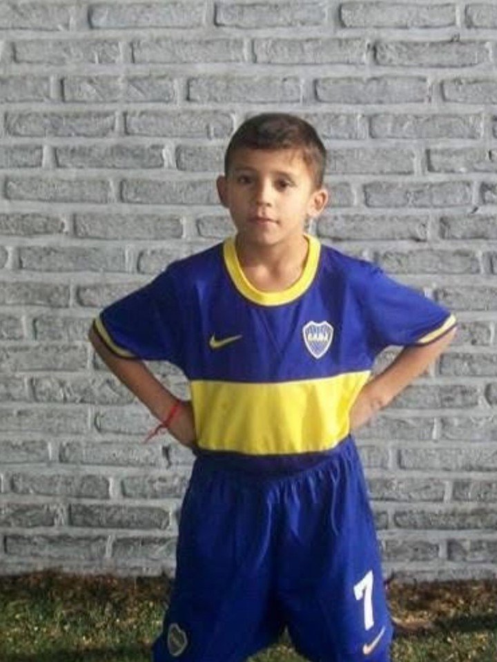 Las fotos de Leo Flores que compartió su mamá.
