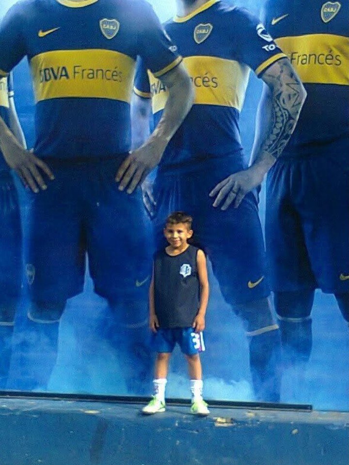 Las fotos de Leo Flores que compartió su mamá.