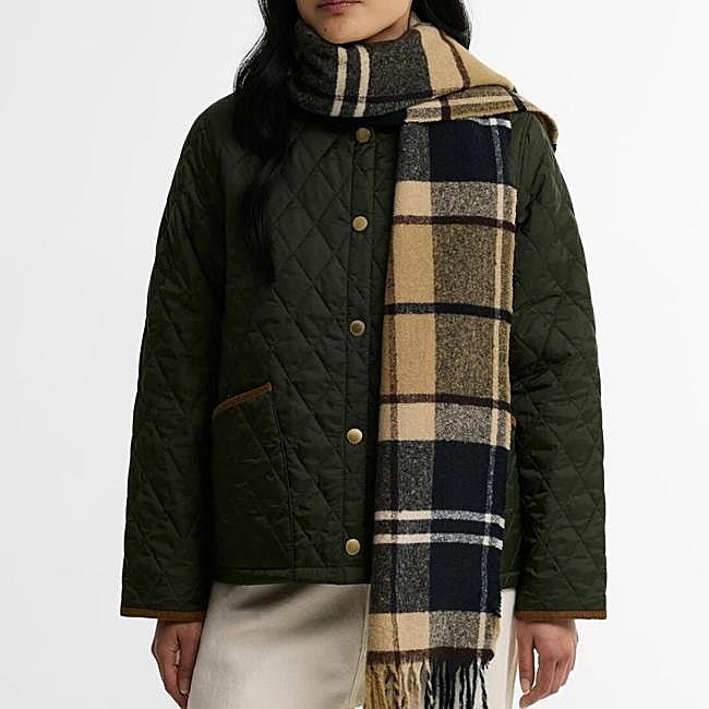 Bufanda de cuadros de COS, 89 euros.