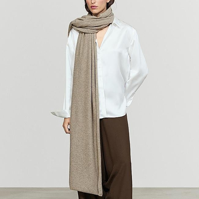 Bufanda de Massimo Dutti, 199 euros.