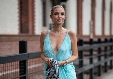 Alarga el verano con el azul Tiffany: cómo llevar el color de septiembre y los básicos favoritos de las elegantes