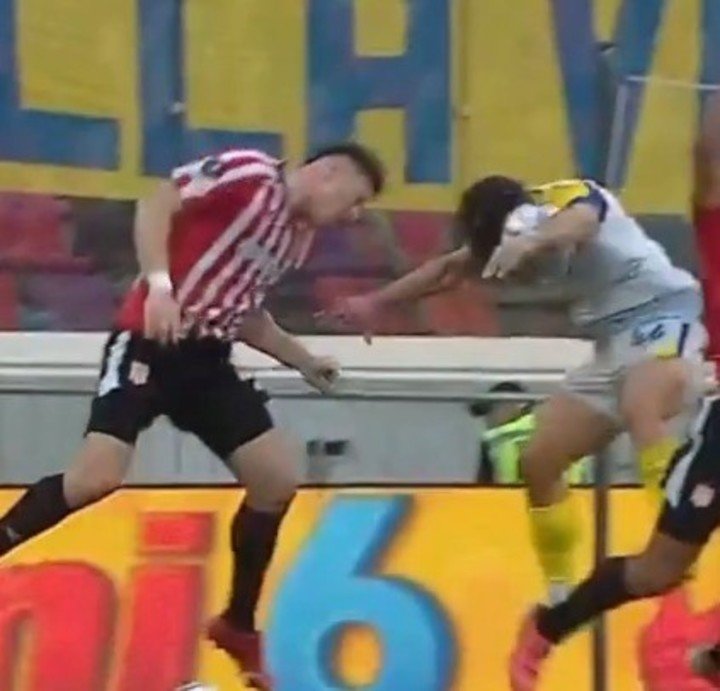 Estudiantes pidió penal por mano de Ovando.