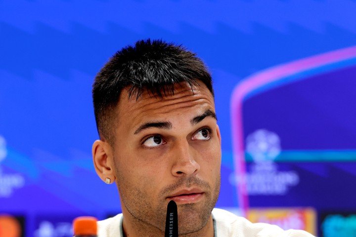 Lautaro en conferencia de prensa en Madrid.