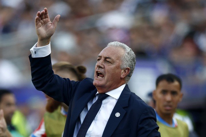 Alfaro: todo indica que seguirá en Paraguay. EFE/EPA/WILL OLIVER