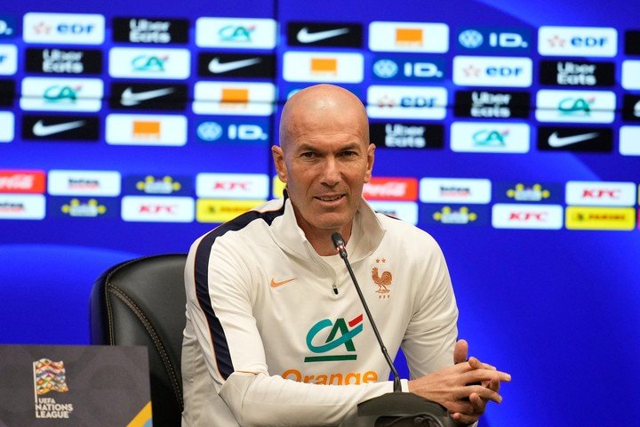 Zinedine Zidane en rueda de presa previa al duelo contra Turquía por la Nations League (AP)