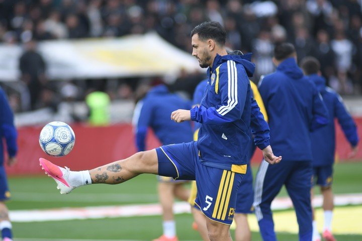 El capitán de Boca hizo el calentamiento en Mendoza sin problemas (Ramiro Gómez).