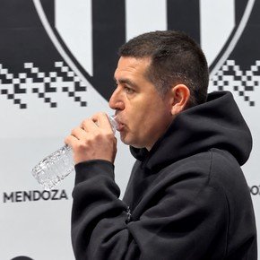 El cruce de Riquelme con un ex Boca que juega en Gimnasia tras el empate en Mendoza