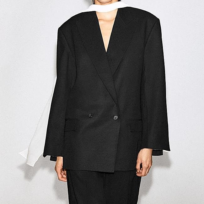 Blazer de COS, 179 euros.