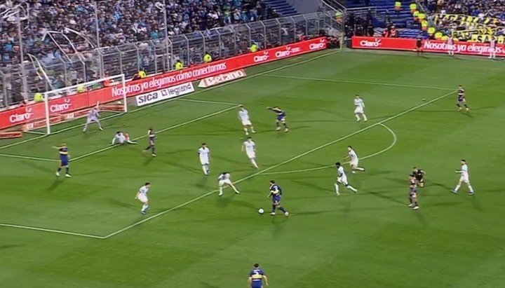 Rojo en el piso en la previa del 2-2. Por ahí apareció Valencia.