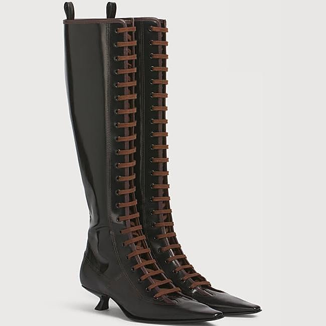 Botas de piel negra con cordones de Marni, 1.650 euros.