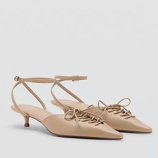 Zapato tacón cordones de Mango Outlet, 31,99 euros.