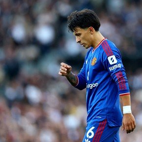 Respira Lisandro Martínez: a pesar de su gol en contra, el United empató 1-1 sobre la hora ante Fulham