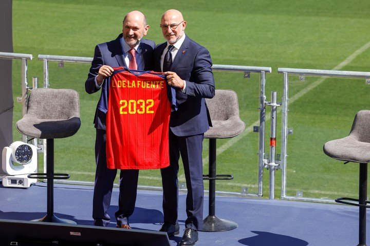 De la Fuente renovó con España. (EFE)