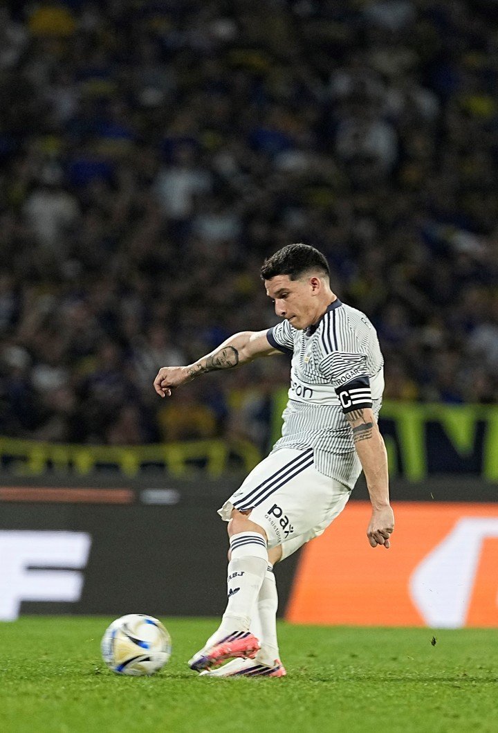 Blanco ejecutó el primer penal de Boca en la tanda (Prensa Boca)