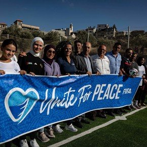 La FIFA inauguró dos canchas para los niños de Cisjordania