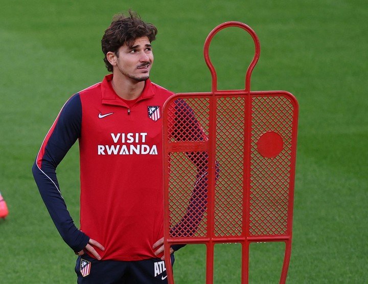 Julián Álvarez se prepara para el Liverpool. (foto: REUTER)