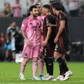 La versión más temperamental de Messi y su careo con un viejo conocido del fútbol argentino