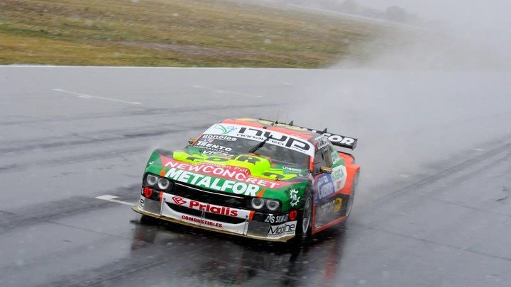 Jonatan Castellano, bajo la lluvia durante la qualy en San Luis.