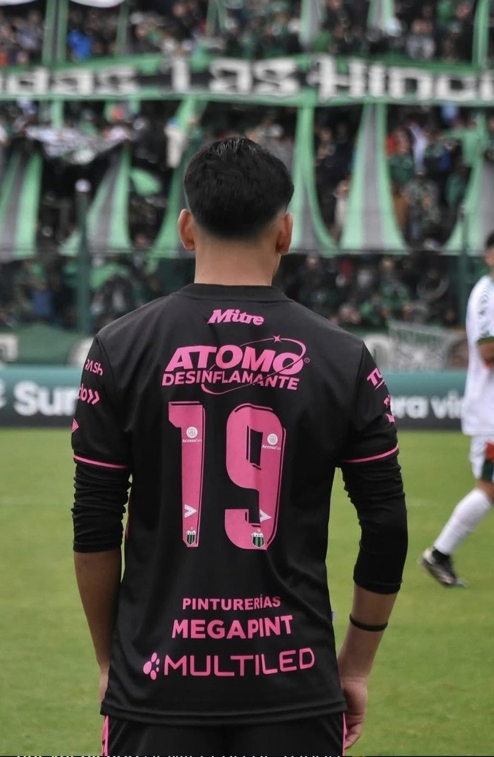 Debutó con la Primera el 27 de septiembre de 2025. (Foto: Prensa Nueva Chicago)